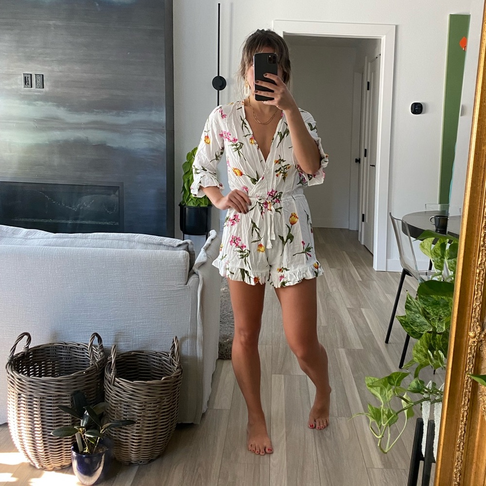 Piyama / S / Romper or pajama set / Floral / Ruffled trim!